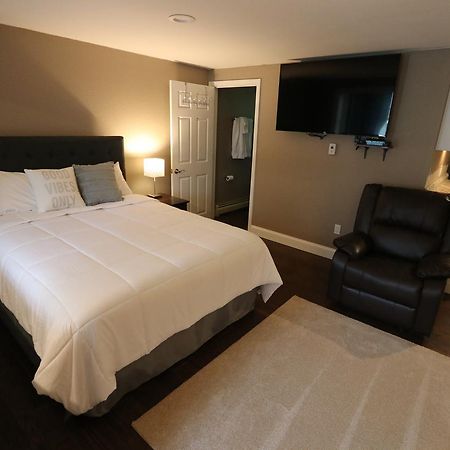 Brimley Motel Suites Екстер'єр фото